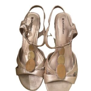Naturalizer Women's Metallic Sandal heals